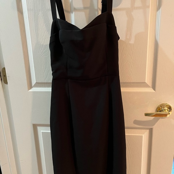 Selling a simple black dress made by Black Halo size 6 runs small excel. Cond. - Picture 2 of 4